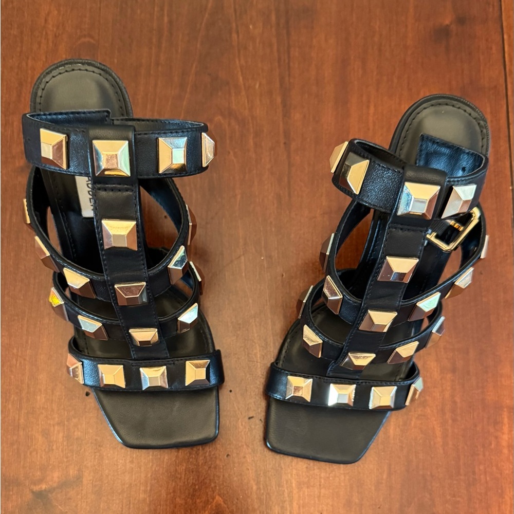 Steve Madden
Women's Capri Studded Stiletto Sandals black